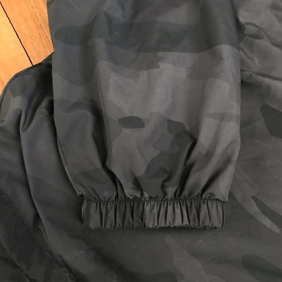 Alo Stride Camo Hooded Full Zip Jacket - Picture 10 of 16